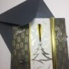 Carte "Meilleurs vœux" noire, blanche et dorée avec sapin en métal