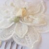 20200612_140621 Peigne mariage - grande fleur en dentelle blanche et bouton beige