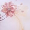 20200612_141910 Peigne mariage - fleur satin rose pêche et plume