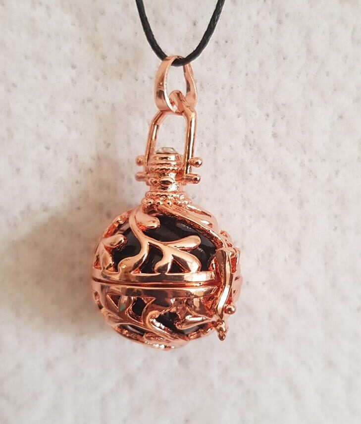 Bola de grossesse – cage évidée dorée-rose et perle d'harmonie noire