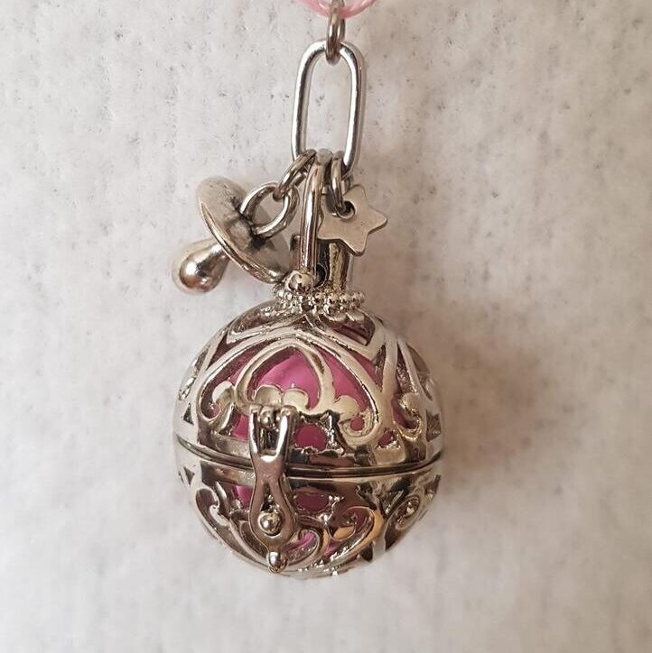 Bola de grossesse – cage coeur et perle d’harmonie rose et tétine