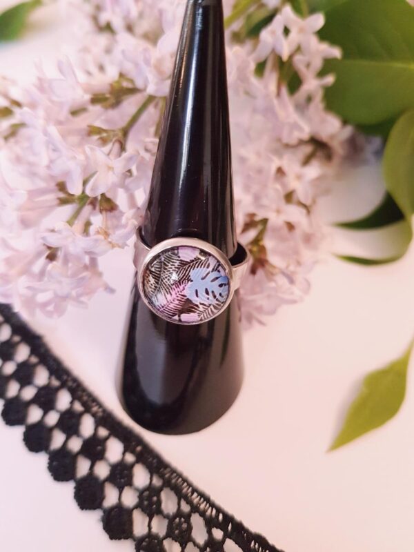 Bague artisanale inox - cabochon feuillage vert, bleu et rose