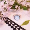 Bague artisanale inox - cabochon fleurs bleu clair