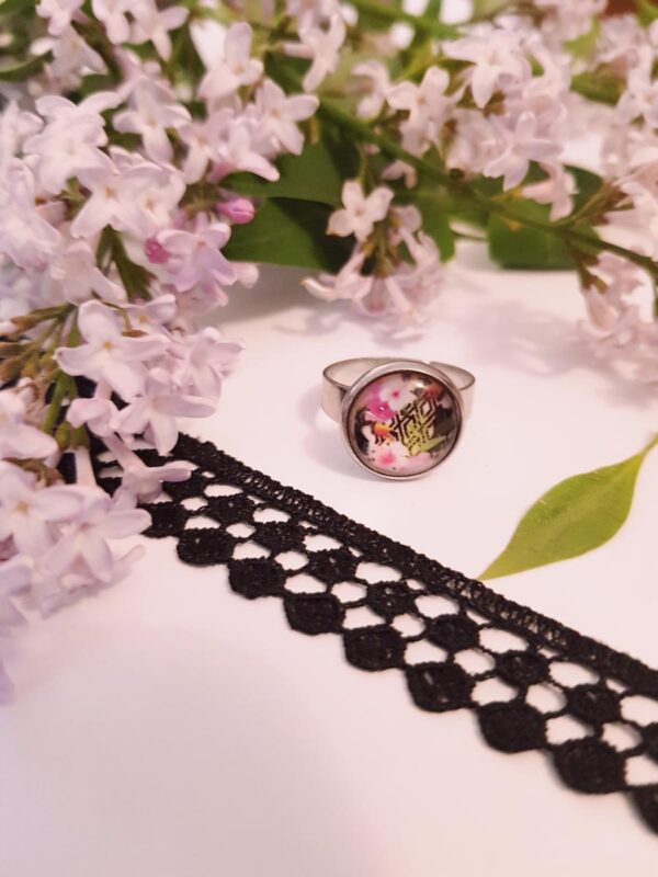 Bague artisanale inox - cabochon fleurs roses et toucan