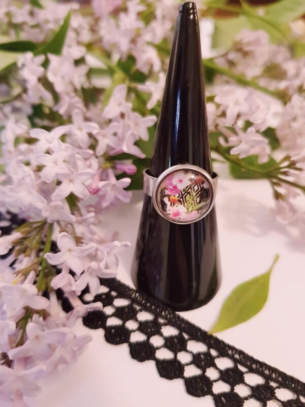 Bague artisanale inox - cabochon fleurs roses et toucan