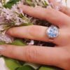 Bague inox artisanal - cabochon floral bleu et blanc Bague inox - cabochon floral bleu et blanc