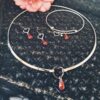 Parure [Boucles d'oreilles, collier et bracelet] inox - cœur argenté et sequin goutte rouge