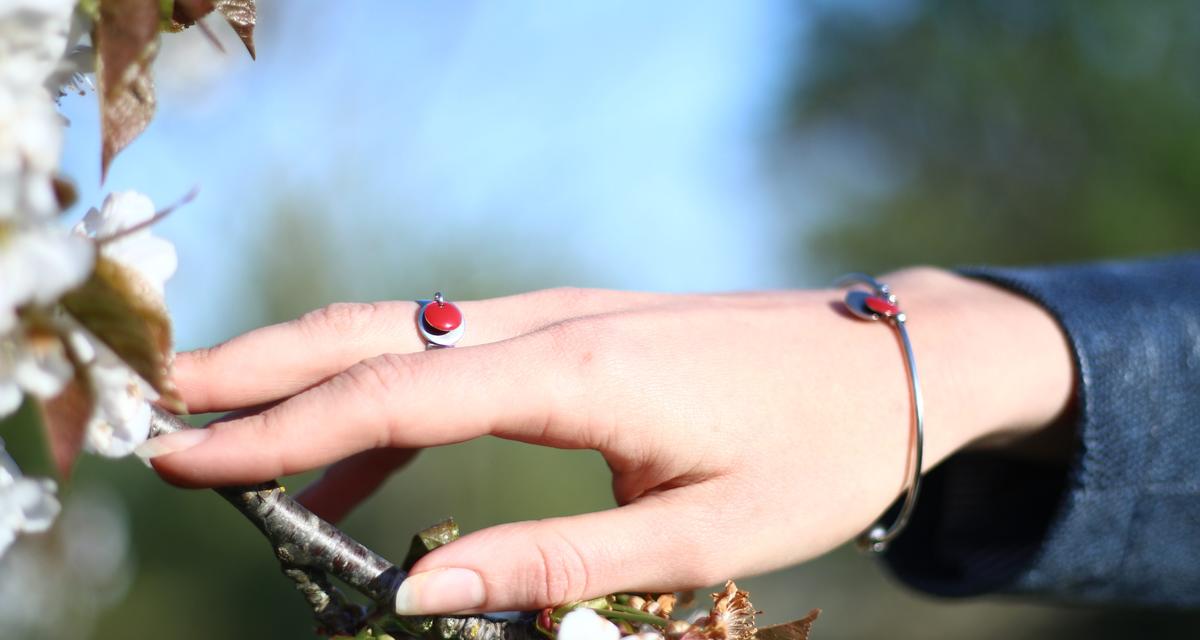 Collier doré cœurs transformable – Fleur nacrée