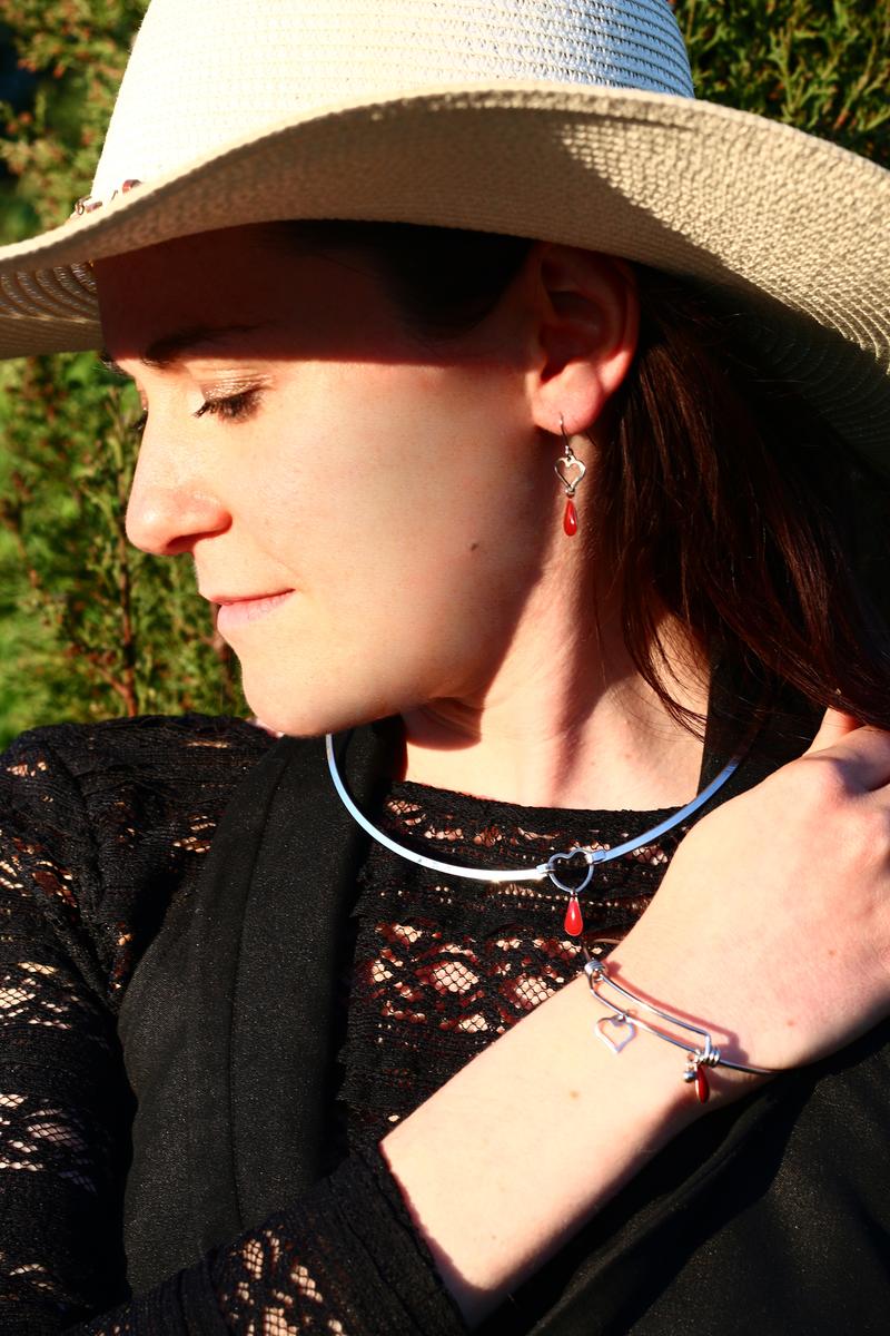 Parure [Boucles d'oreilles, collier et bracelet] inox - cœur argenté et sequin goutte rouge