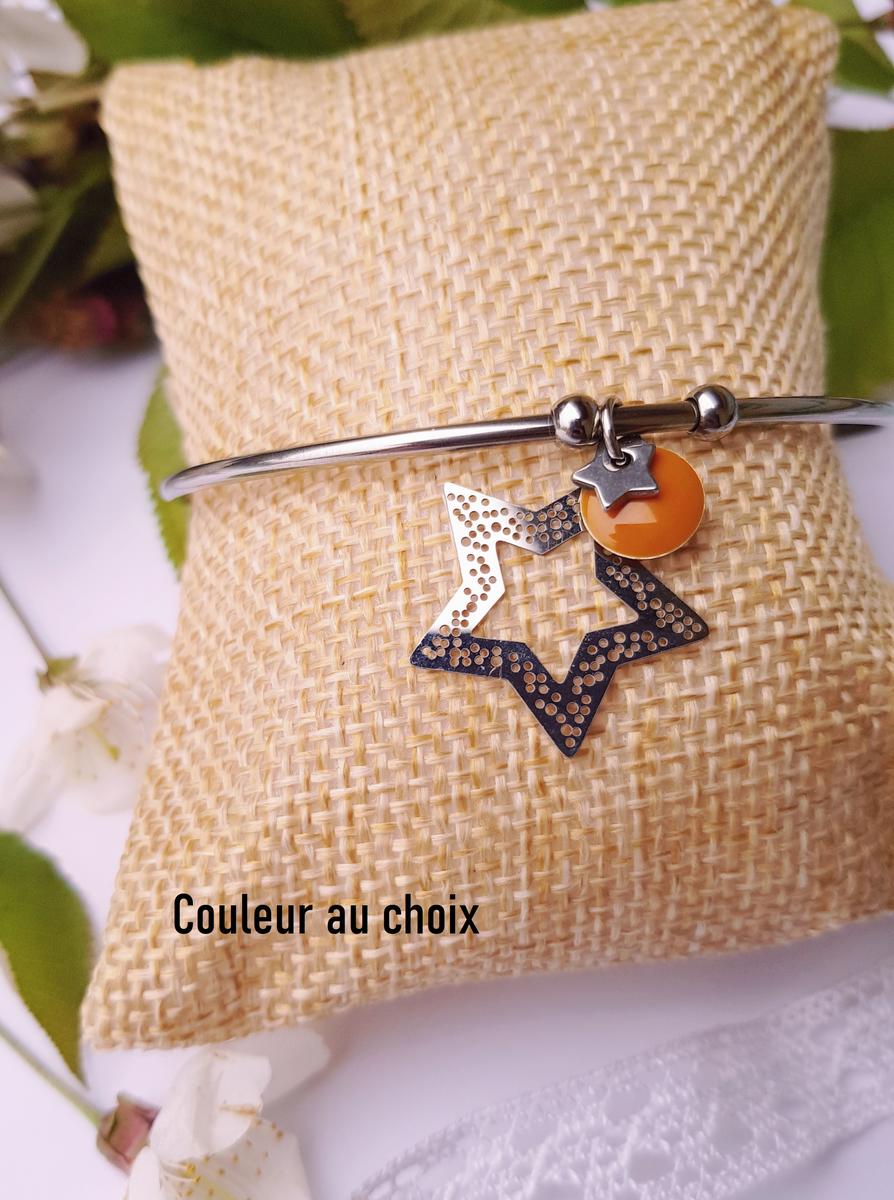 Bracelet inox avec étoiles argentées et sequins émaillés moutarde