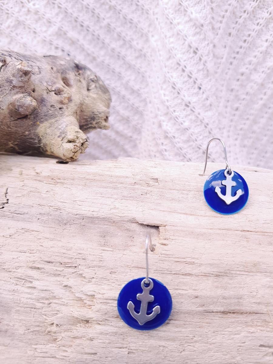 Boucles d'oreilles inox - ancre marine et sequin bleue Boucles d'oreilles inox - ancre marine et sequin bleue