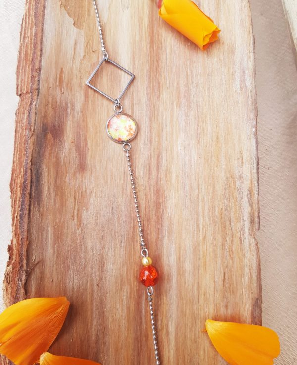 Headband inox fait main - Losange argenté, cabochon fleurie et perles d'imitation jaune et orange. Calino crea