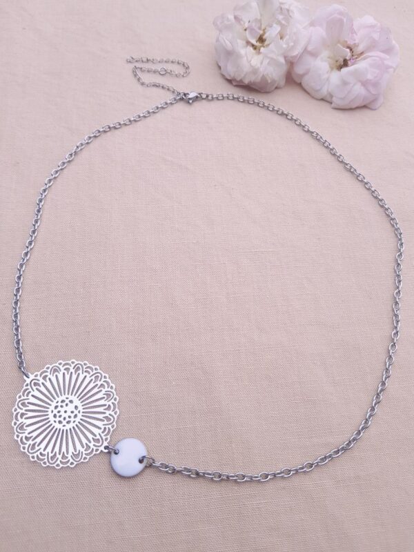 Headband inox fait main- Rosace argenté et sequin émaillé blanc. Calino Crea Headband inox fait main- Rosace argenté et sequin émaillé blanc. Calino Crea