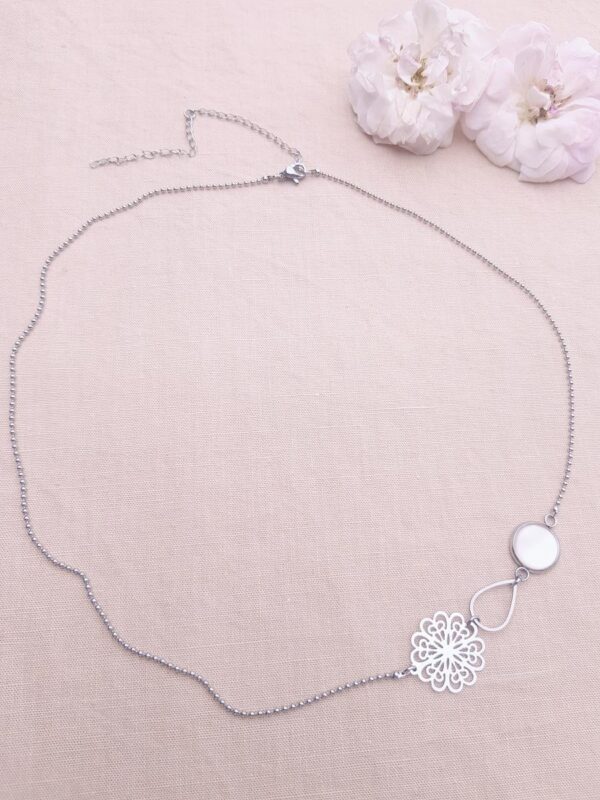 Headband inox fait main - Rosace et goutte argentées, cabochon blanc. Calino crea