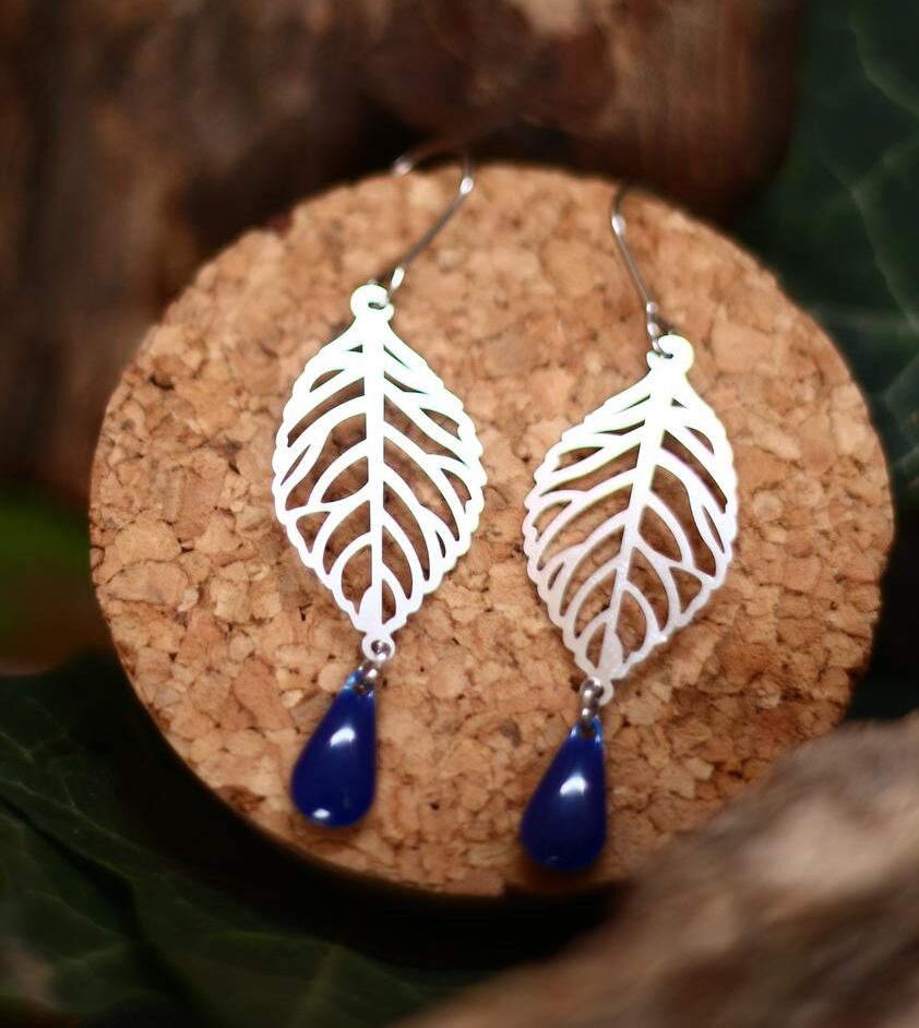 Boucles d'oreilles inox personnalisables - Feuilles argentées et sequin émaillé goutte Boucles d'oreilles inox personnalisables - Feuilles argentées et sequin émaillé goutte