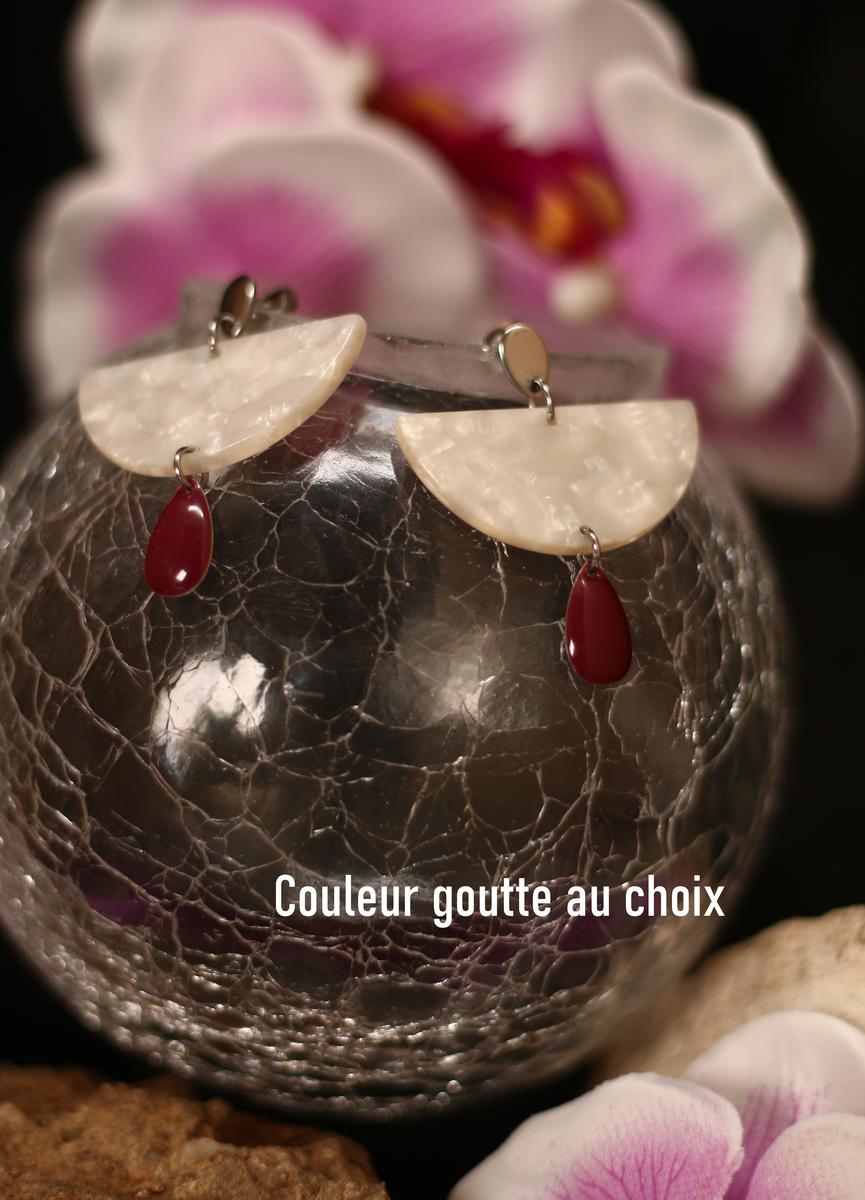 Boucles d'oreilles inox personnalisables - demi-cercle résine blanc et goutte émaillée Boucles d'oreilles inox personnalisables - demi-cercle résine blanc et goutte émaillée
