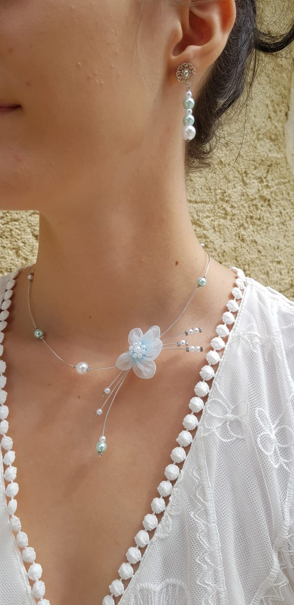 Parure inox mariage fait main - Perles et fleurs blanches et bleues. Calino Crea