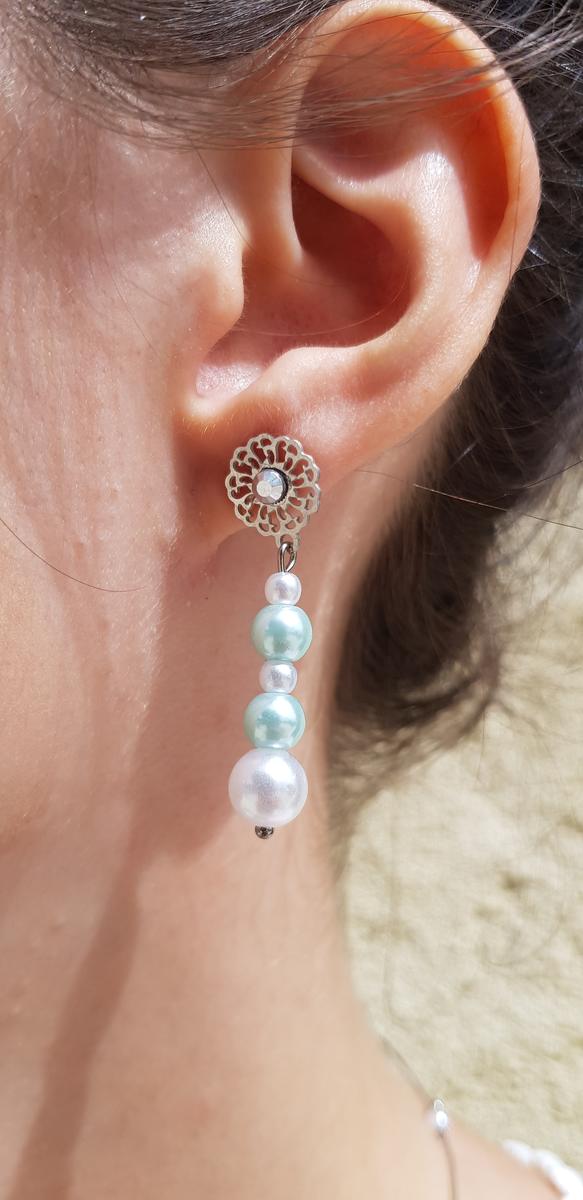 Boucles d'oreilles inox mariage fait main - Perles blanches et bleues. Calino Crea Boucles d'oreilles inox mariage fait main - Perles blanches et bleues. Calino Crea