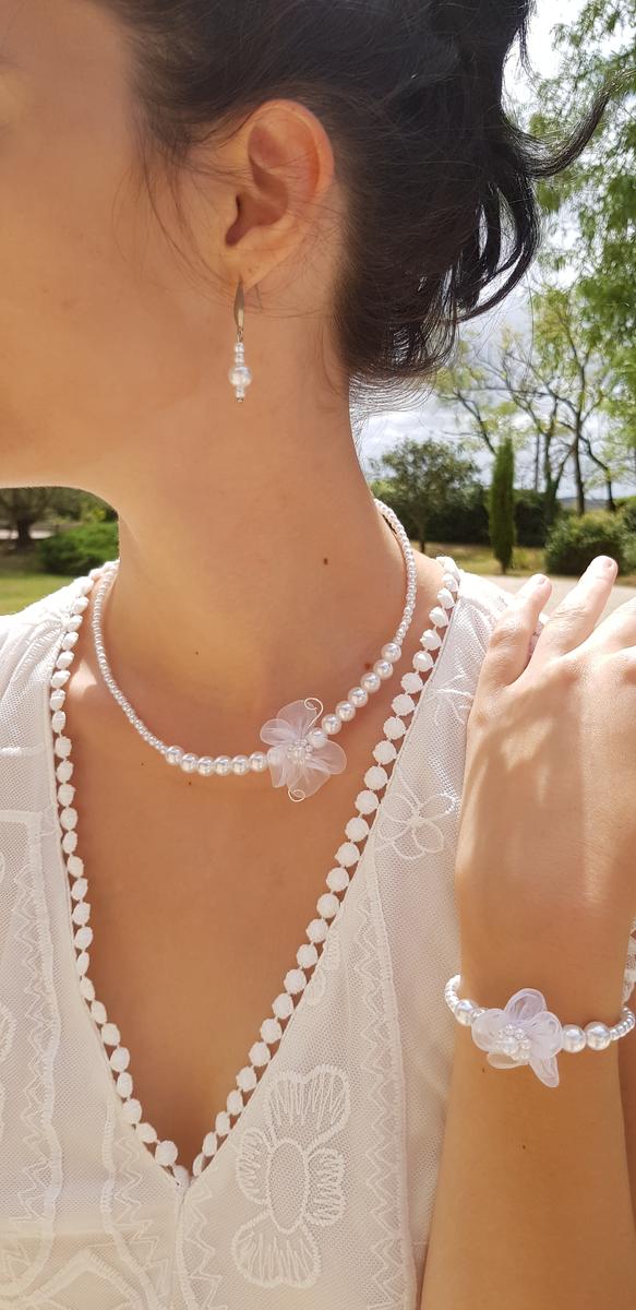 Parure inox fait main - Perles et fleur blanches. Calino crea