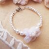 Bracelet inox fait main - Perles et fleurBracelet inox fait main - Perles et fleur blanches. Calino crea blanches. Calino crea