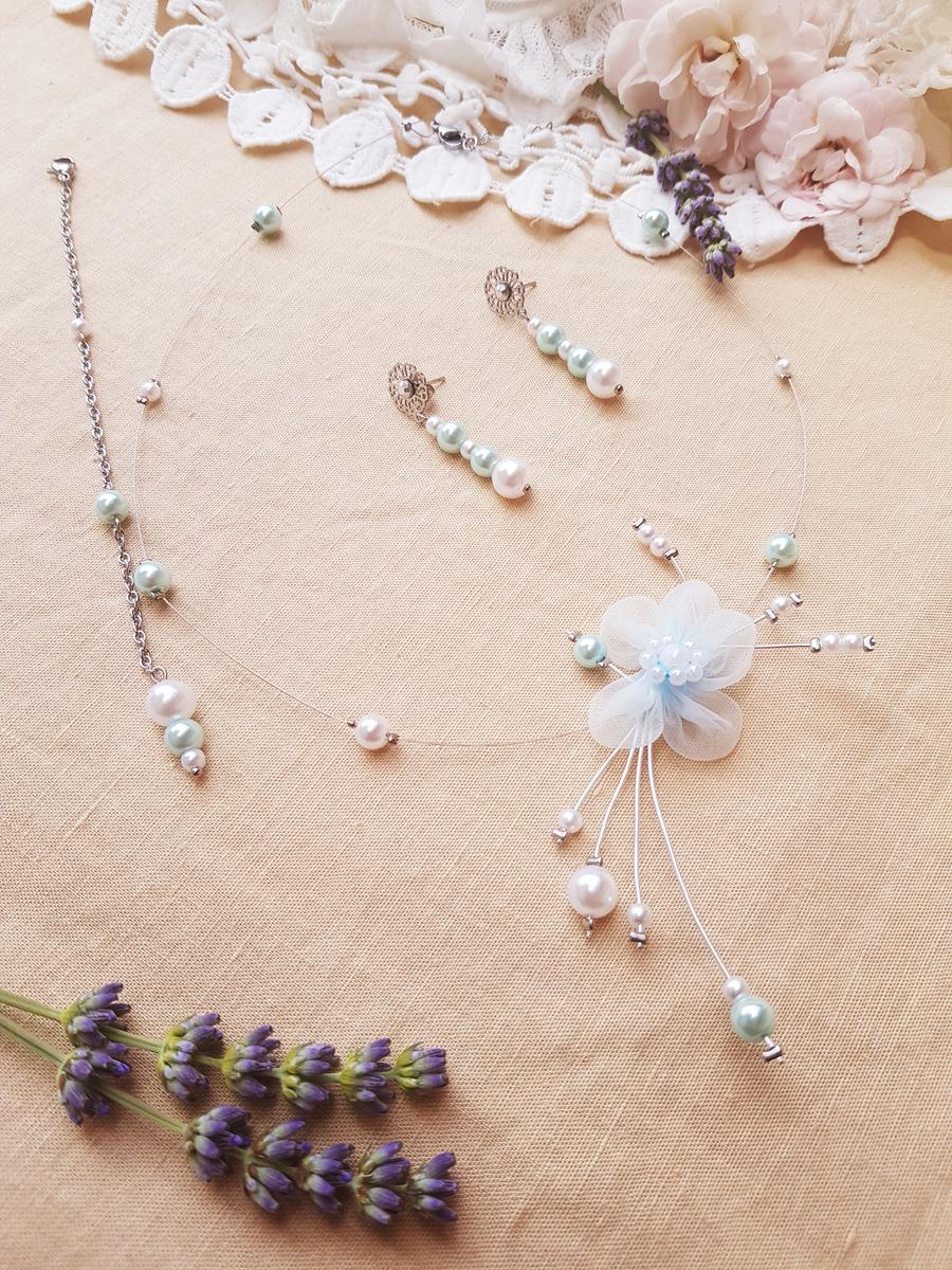 Parure inox mariage fait main - Arabesque et perles blanches et doré clair. Calino Crea Parure inox mariage fait main - Arabesque et perles blanches et doré clair. Calino Crea