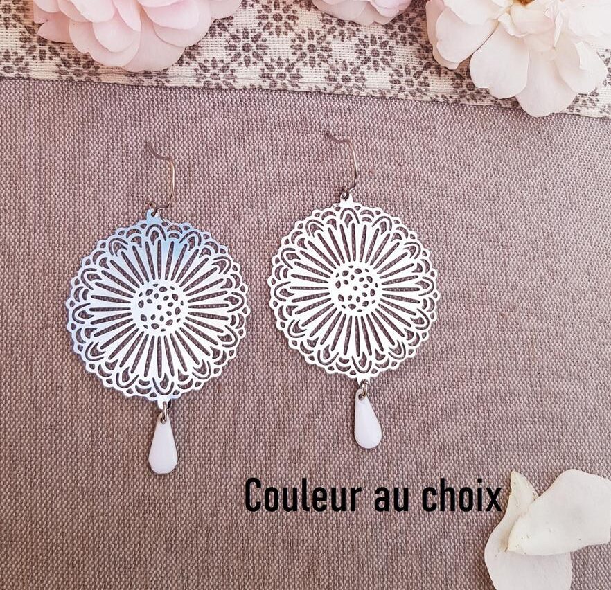 Boucles d'oreilles inox personnalisables fait main - Grande rosace et sequin émaillé goutte. Calino Crea Boucles d'oreilles inox personnalisables fait main - Grande rosace et sequin émaillé goutte. Calino Crea