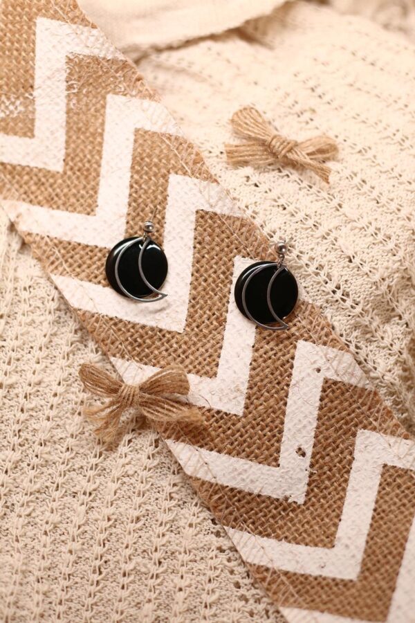 Boucles d'oreilles inox fait main - sequin noir et lune argentée. Calino crea