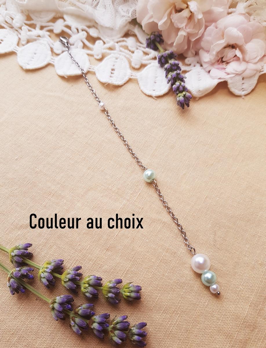 Bijou de dos inox mariage fait main - Perles blanches et bleues. Calino Crea Bijou de dos inox mariage fait main - Perles blanches et bleues. Calino Crea