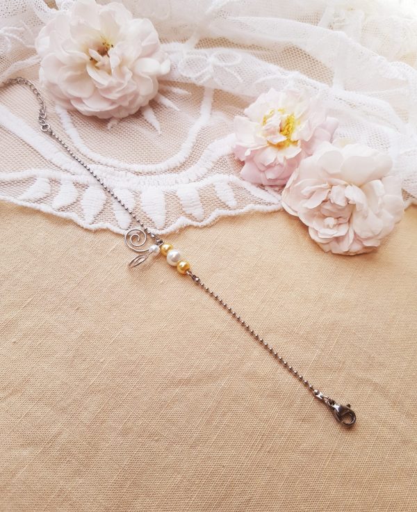 Bracelet inox mariage fait main - Arabesque et perles blanches et doré clair. Calino Crea
