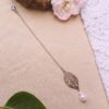 Bijou de dos inox mariage fait main - Feuilles et perles blanches. Calino Crea