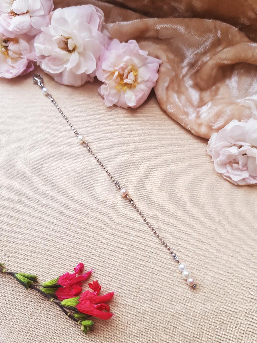 Bijou de dos inox mariage fait main -Perles blanches, ivoires et rose clair. Calino crea