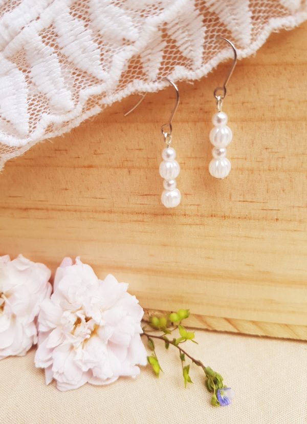 Boucles d'oreilles mariage fait main - Duo de perles blanches. Calino crea