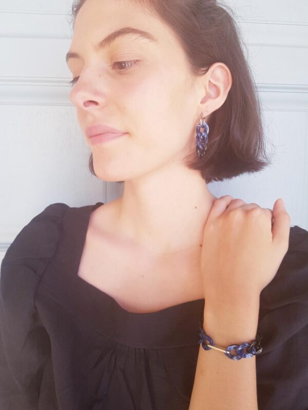 Bracelet et boucles d'oreilles inox fait main - chaîne maillons bleus, noirs et argentés. Calino Crea Bracelet et boucles d'oreilles inox fait main - chaîne maillons bleus, noirs et argentés. Calino Crea