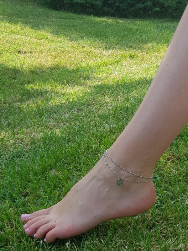 Chaîne de cheville inox personnalisable fait main - double chaîne et trèfle porte-bonheur. Calino Crea