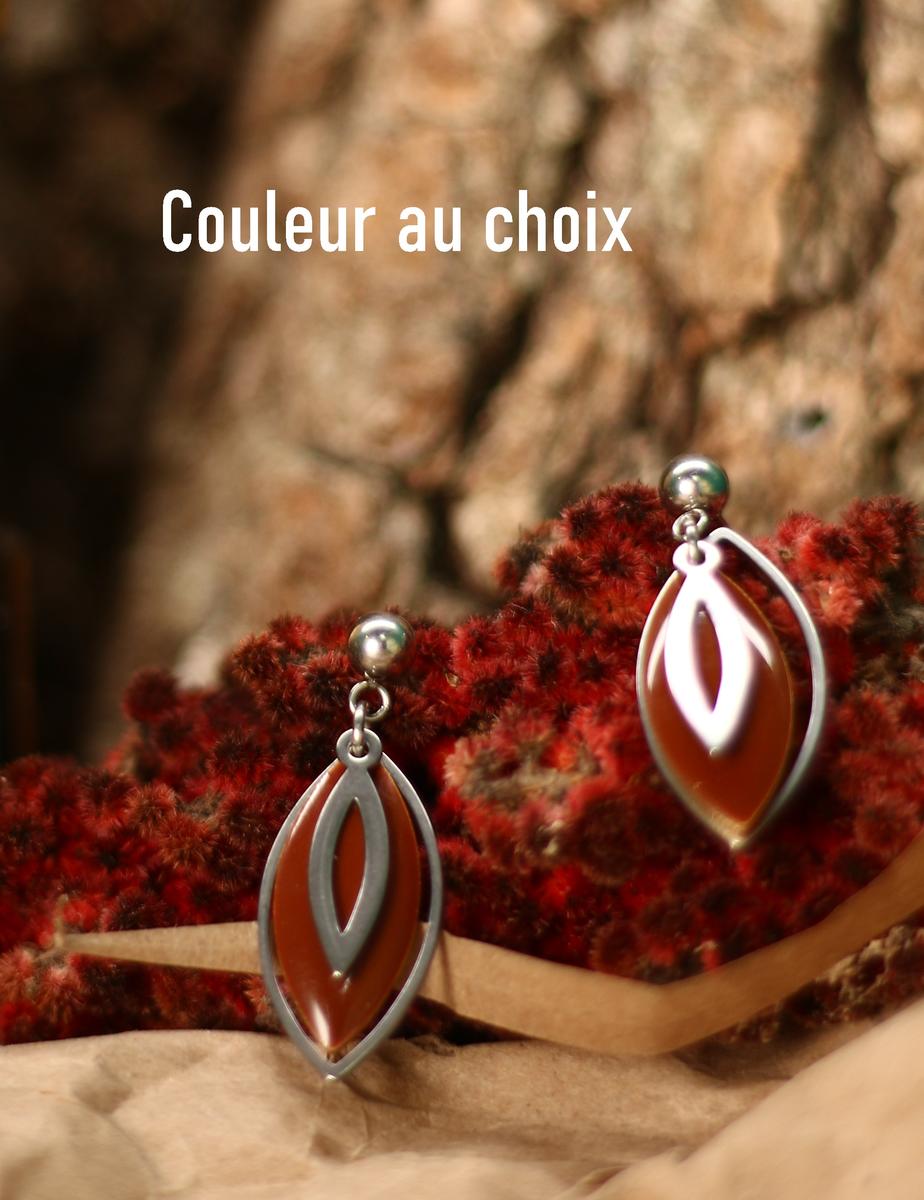 Boucles d'oreilles inox personnalisable fait main - amandes argentées et sequin marron. Calino Crea