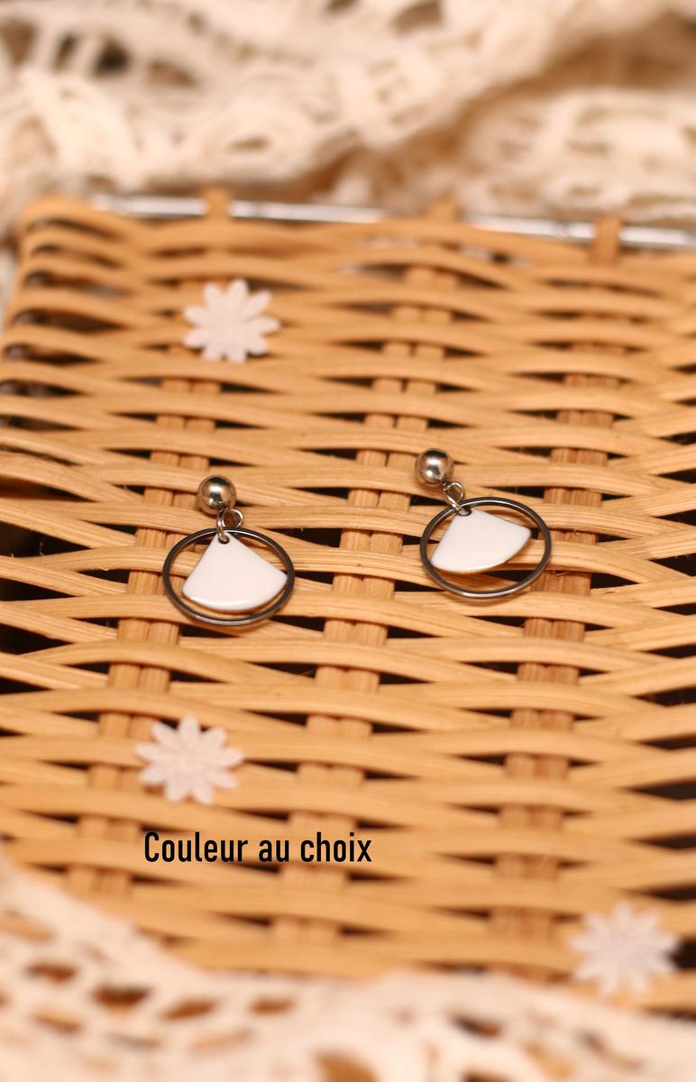 Boucles d'oreilles inox personnalisables fait main - Anneau et sequin éventail blanc. Calino Crea