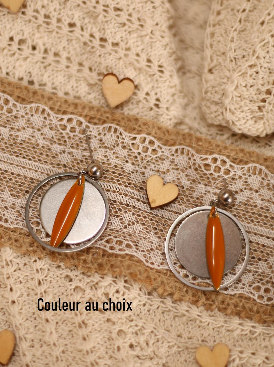 Boucles d'oreilles inox personnalisable fait main - anneau et sequin amande moutarde. Calino Crea