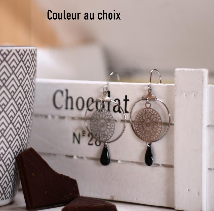 Boucles d'oreilles inox personnalisables fait main - Cercle et rosace argentés et sequin émaillé goutte. Calino crea