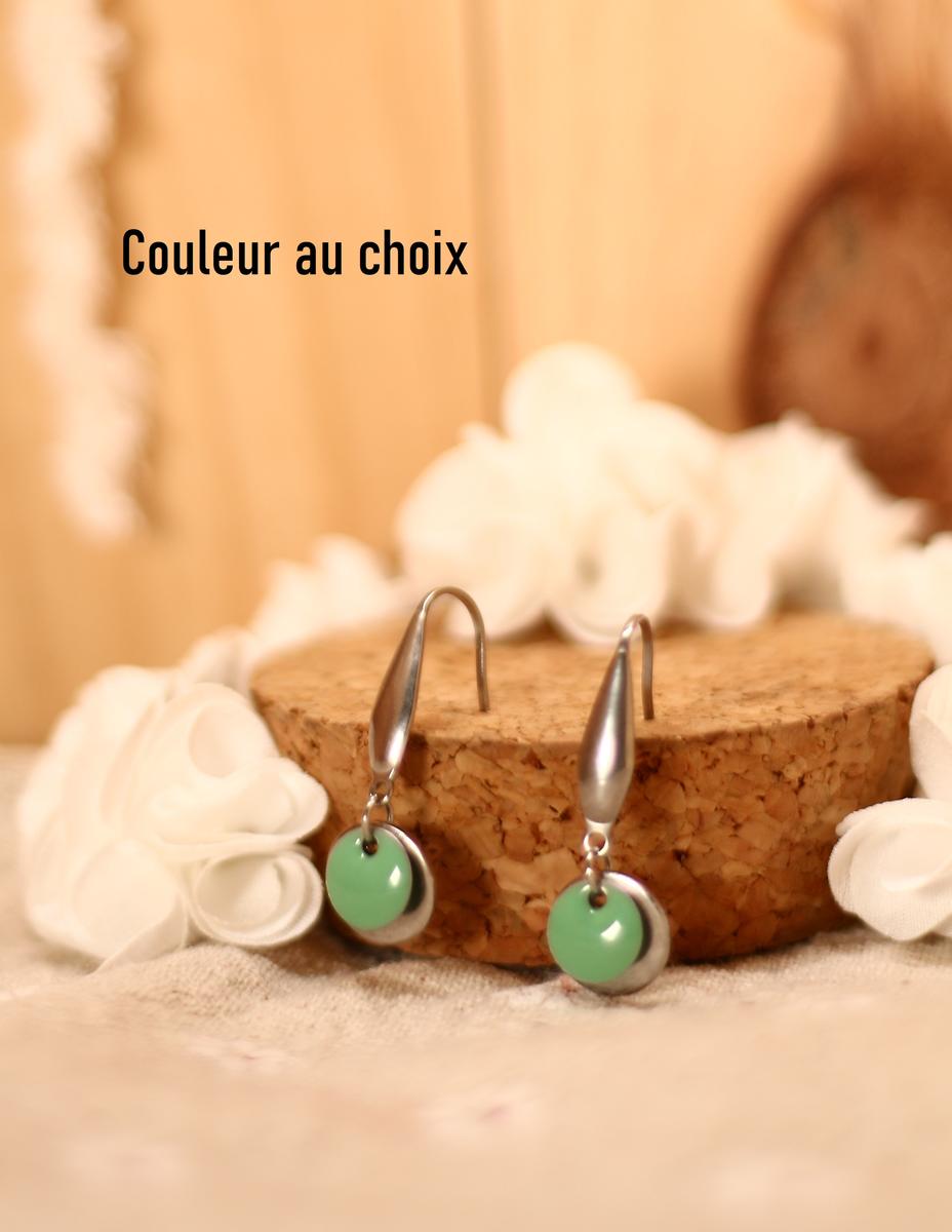 Boucles d’oreilles inox personnalisables fait main - crochet long et sequin émaillé menthe. Calino Crea