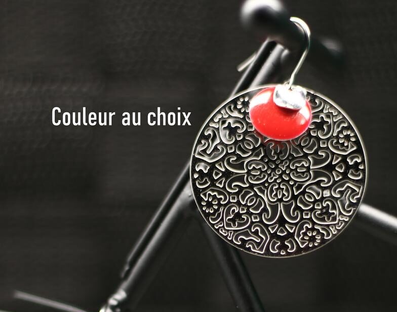 Boucles d'oreilles inox personnalisables fait main - Filigrane et sequin émaillé rouge. Calino crea