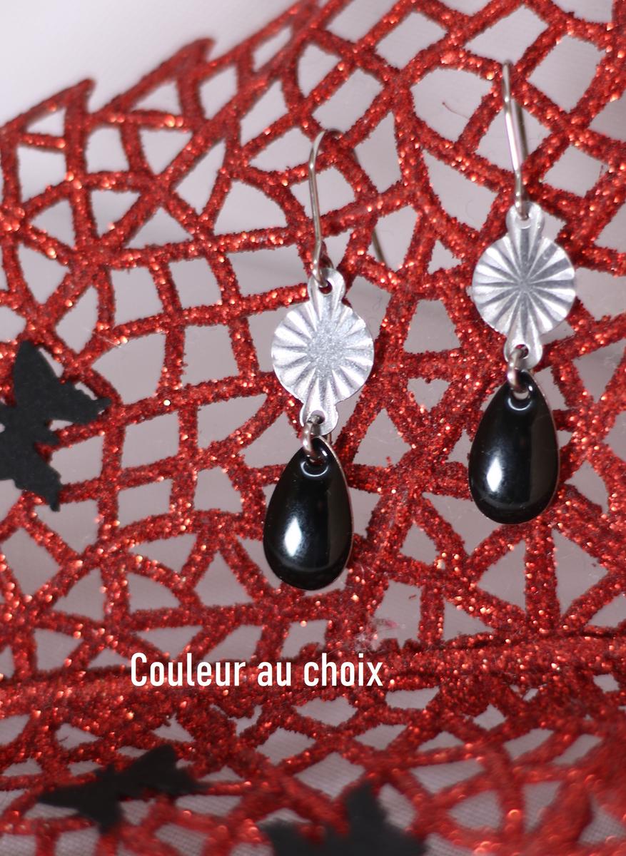 Boucles d'oreilles inox personnalisables fait main - Rayons argentés et sequin émaillé goutte noire. Calino Crea