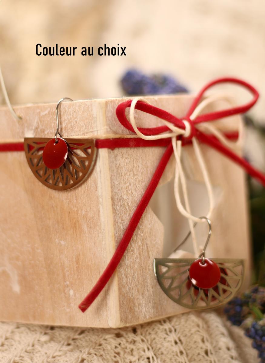 Boucles d'oreilles inox personnalisables fait main - Eventail et sequin émaillé rouge. Calino Crea