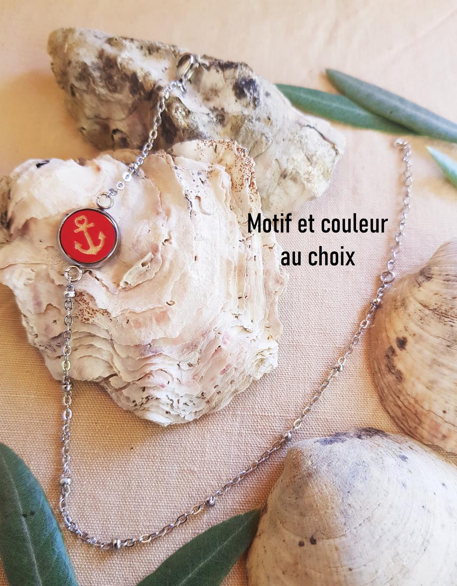 Chaîne de cheville inox personnalisable fait main - cabochon rouge avec ancre marine. Calino Crea Chaîne de cheville inox personnalisable fait main - cabochon rouge avec ancre marine. Calino Crea