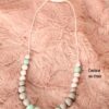 Collier d'allaitement et de portage personnalisable fait main - perles en bois blanche, grise et menthe. Calino Crea
