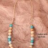 Collier d'allaitement et de portage personnalisable fait main - perles en bois naturel et bleu. Calino Crea