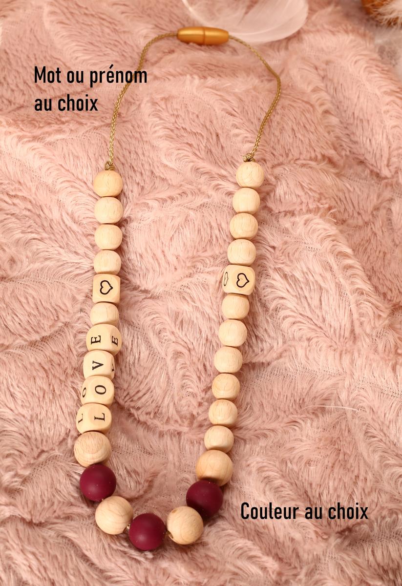 Collier d'allaitement et de portage fait main - bois naturel et silicone bordeaux avec prénom ou mot personnalisable. Calino Crea Collier d'allaitement et de portage fait main - bois naturel et silicone bordeaux avec prénom ou mot personnalisable. Calino Crea