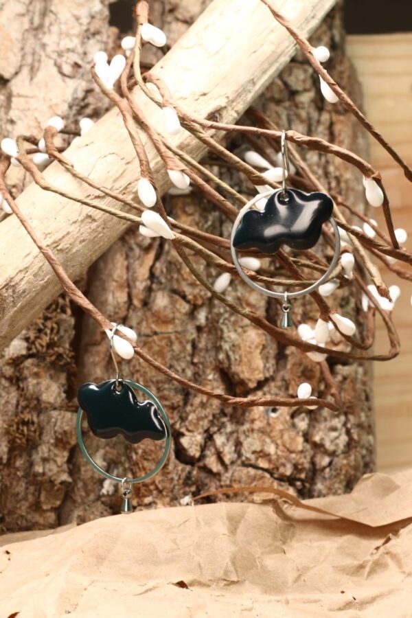 Boucles d'oreilles inox fait main - Cercle et sequin émaillé nuage marine. Calino Crea Boucles d'oreilles inox fait main - Cercle et sequin émaillé nuage marine. Calino Crea