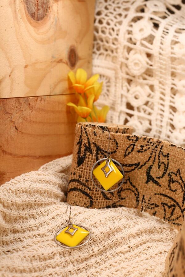 Boucles d'oreilles inox personnalisable fait main - sequin carré jaune et losange argenté. Calino Crea