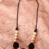 Collier d'allaitement et de portage fait main - Beige, doré et noir avec perles crochetées. Calino Crea