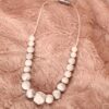 Collier d'allaitement et de portage fait main - perles rondes et hexagonale en silicone blanches marbrées. Calino Crea Collier d'allaitement et de portage fait main - perles rondes et hexagonale en silicone blanches marbrées. Calino Crea